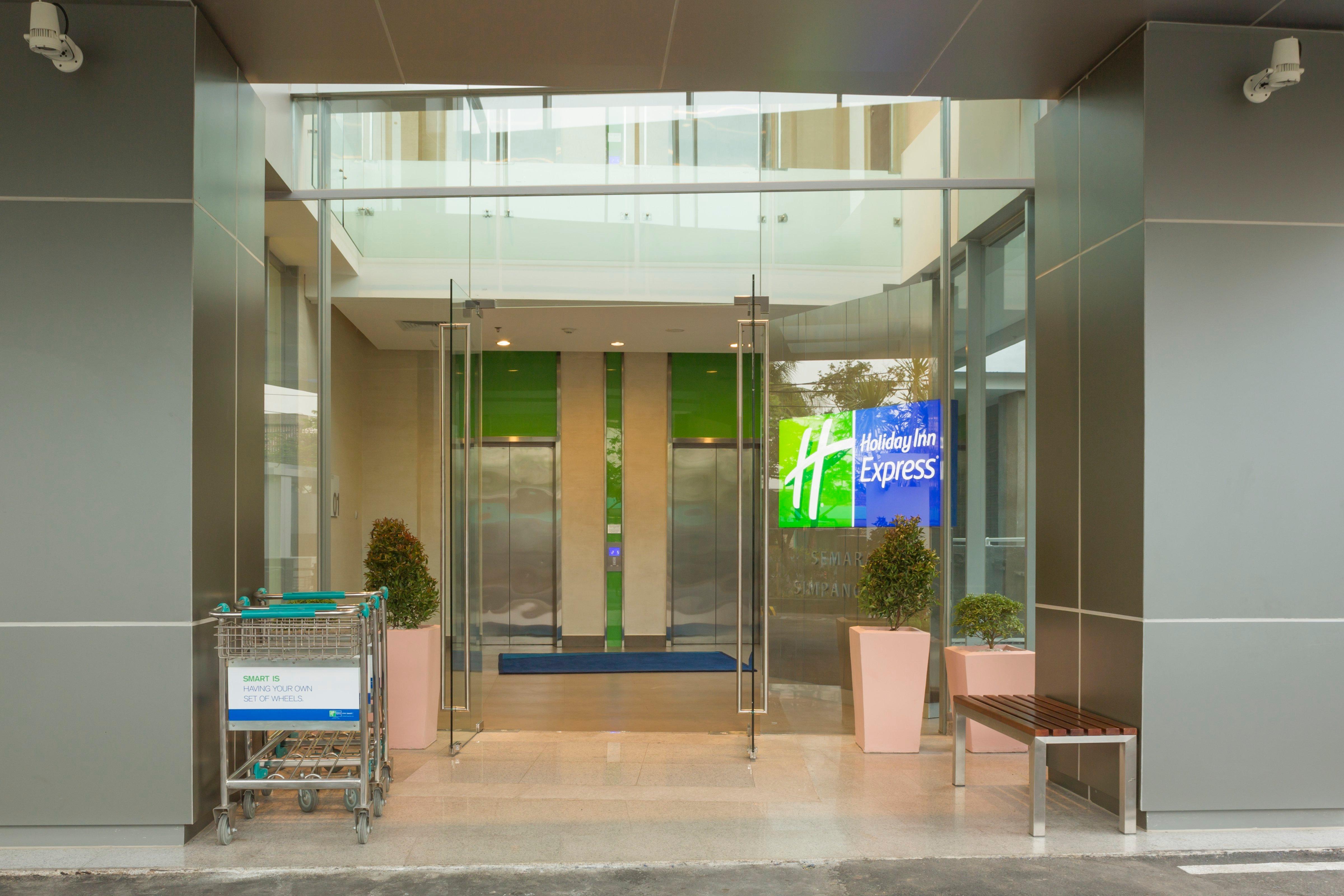 Holiday Inn Express Semarang Simpang Lima By Ihg Екстер'єр фото