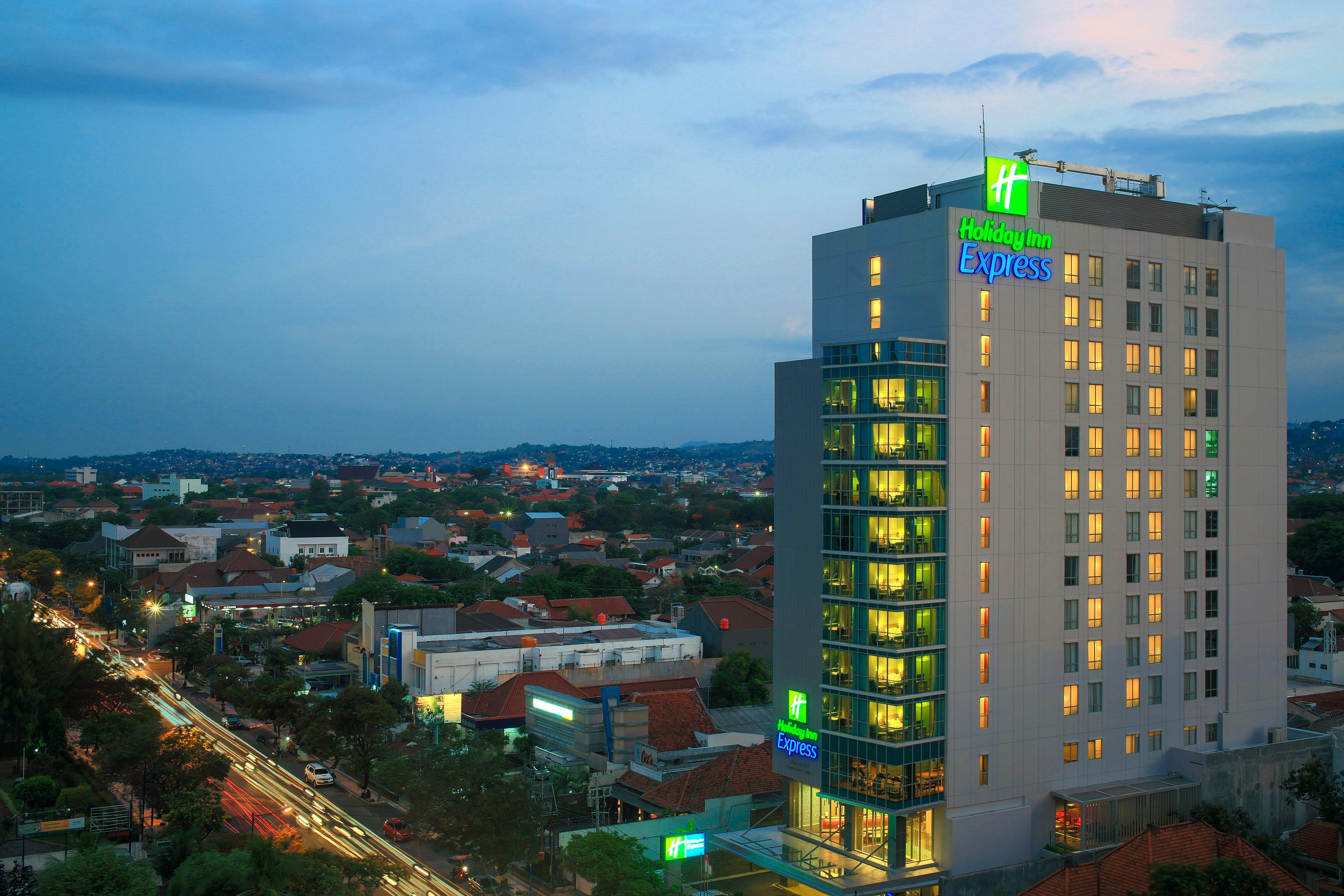Holiday Inn Express Semarang Simpang Lima By Ihg Екстер'єр фото